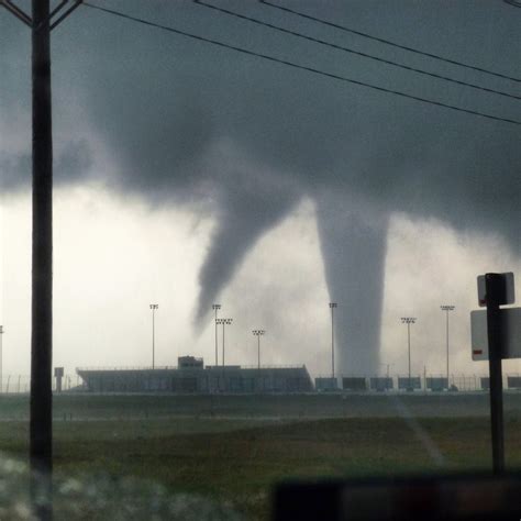 tornadoes today near kansas